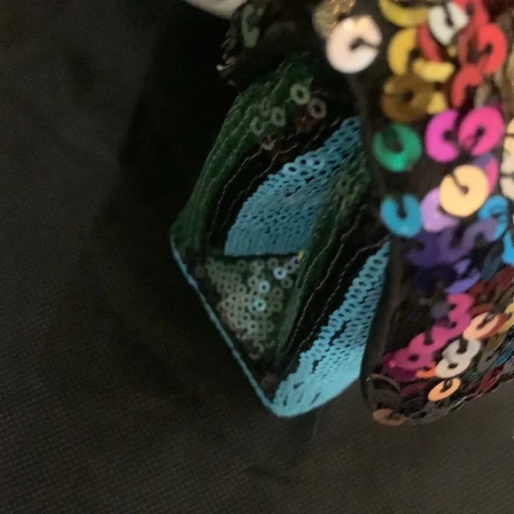 Kurt Geiger London Mini Kensington Sequin Crossbody Bag
KURT GEIGER LONDON - Picture 10 of 15